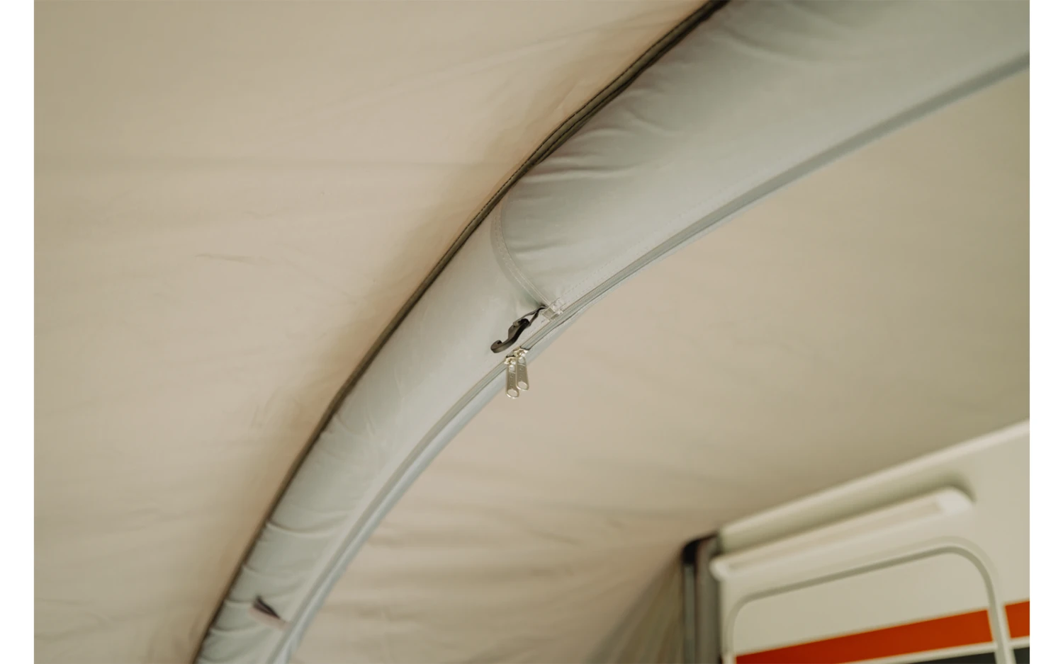 Berger Garda Air 4-Season Aufblasbares Vorzelt Für Wohnwagen 11 Berger Garda Air 4-Season Aufblasbares Vorzelt Für Wohnwagen – Bild 11